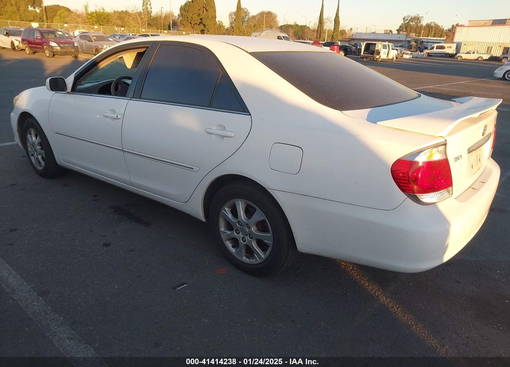 2005 TOYOTA CAMRY XLE VIN: 4T1BE32K55U555595