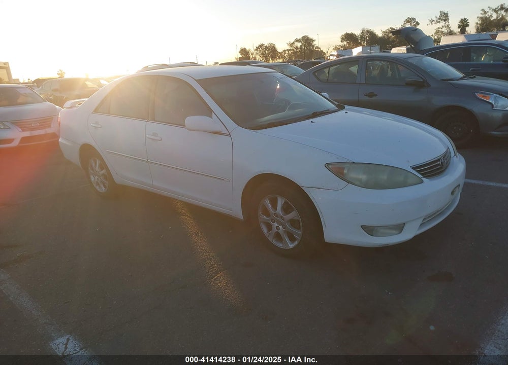 2005 TOYOTA CAMRY XLE VIN: 4T1BE32K55U555595