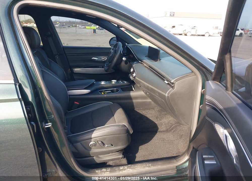 2023 GENESIS GV70 2.5T AWD VIN: KMUMADTB8PU094289