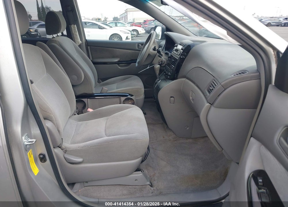 2005 TOYOTA SIENNA LE VIN: 5TDZA23C15S228728