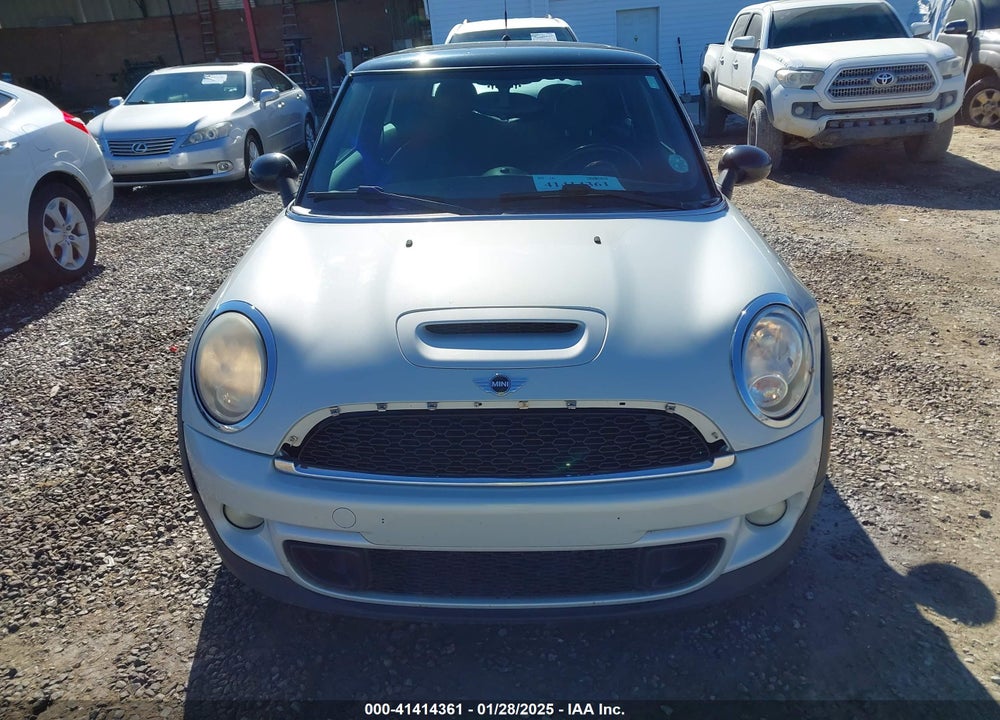 2011 MINI COOPER S VIN: WMWSV3C50BTY22993