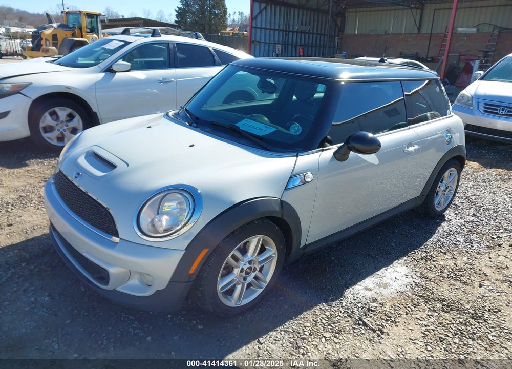 2011 MINI COOPER S VIN: WMWSV3C50BTY22993