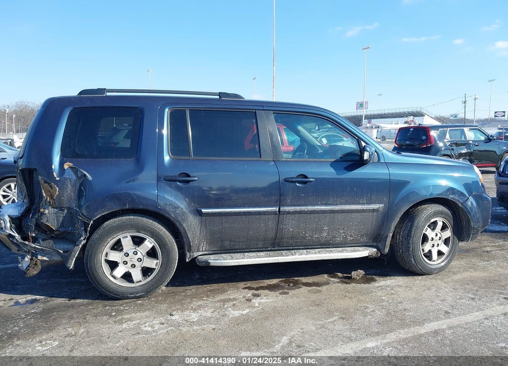 2011 HONDA PILOT TOURING VIN: 5FNYF4H95BB048433