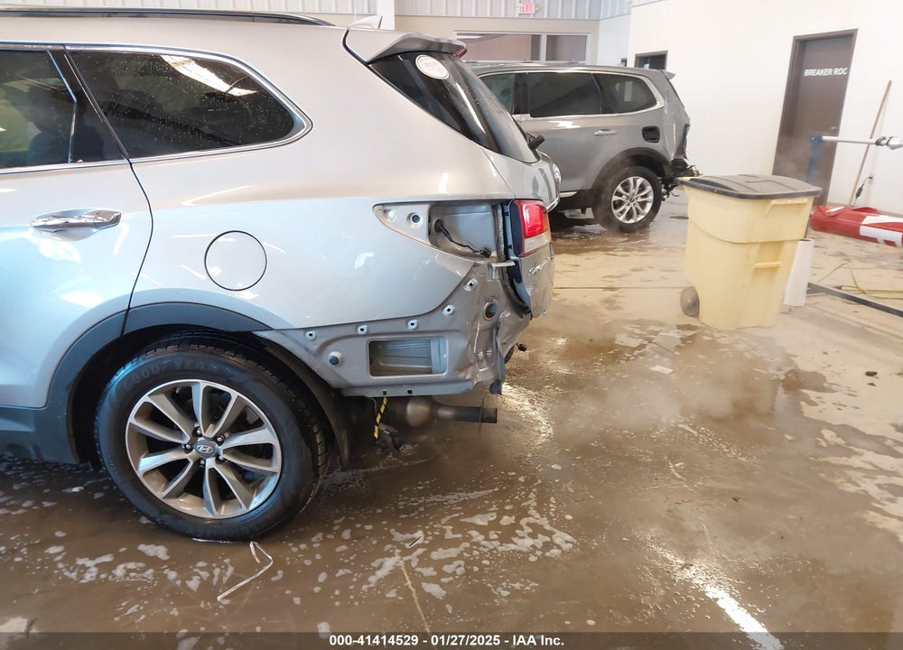 2018 HYUNDAI SANTA FE SE VIN: KM8SN4HF7JU266132