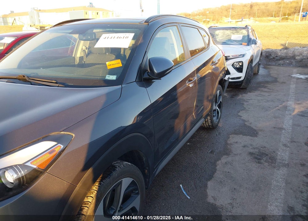 2018 HYUNDAI TUCSON VALUE VIN: KM8J33A28JU801083