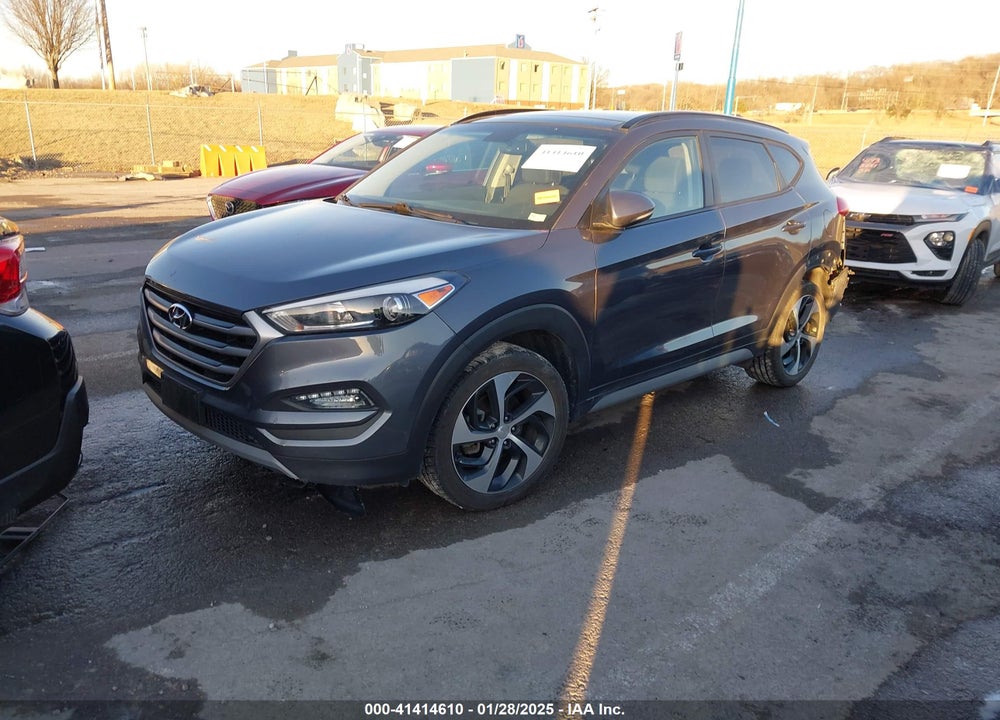 2018 HYUNDAI TUCSON VALUE VIN: KM8J33A28JU801083