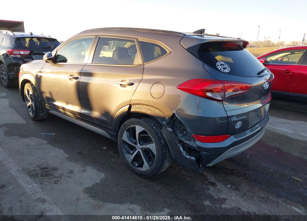 2018 HYUNDAI TUCSON VALUE VIN: KM8J33A28JU801083