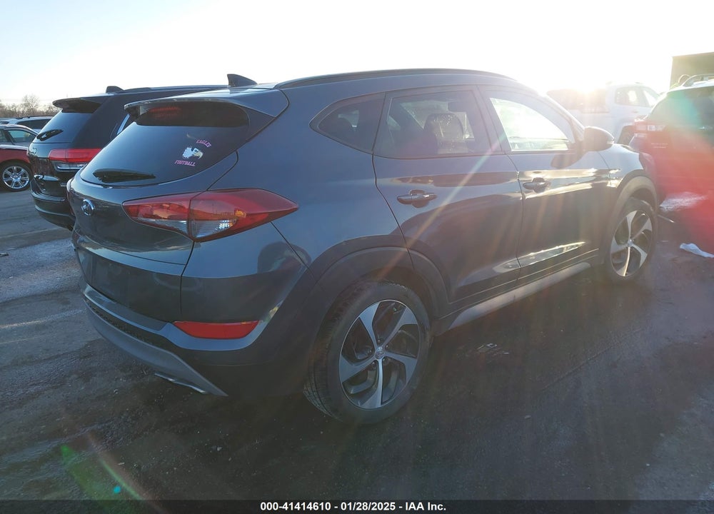 2018 HYUNDAI TUCSON VALUE VIN: KM8J33A28JU801083
