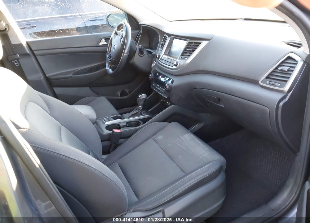 2018 HYUNDAI TUCSON VALUE VIN: KM8J33A28JU801083