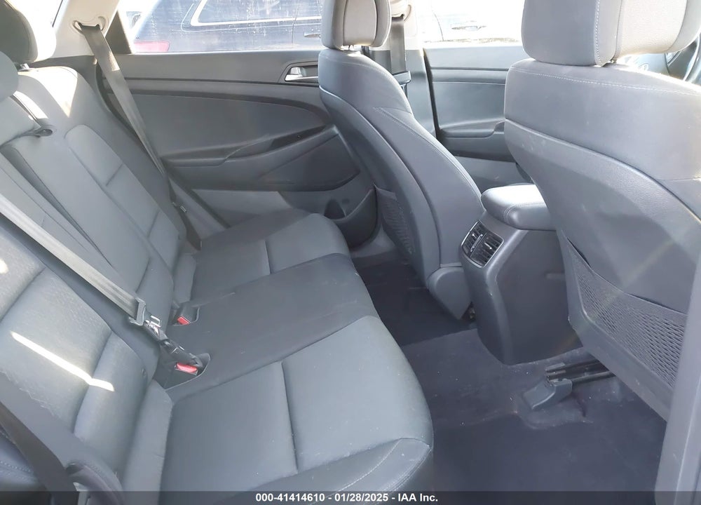 2018 HYUNDAI TUCSON VALUE VIN: KM8J33A28JU801083