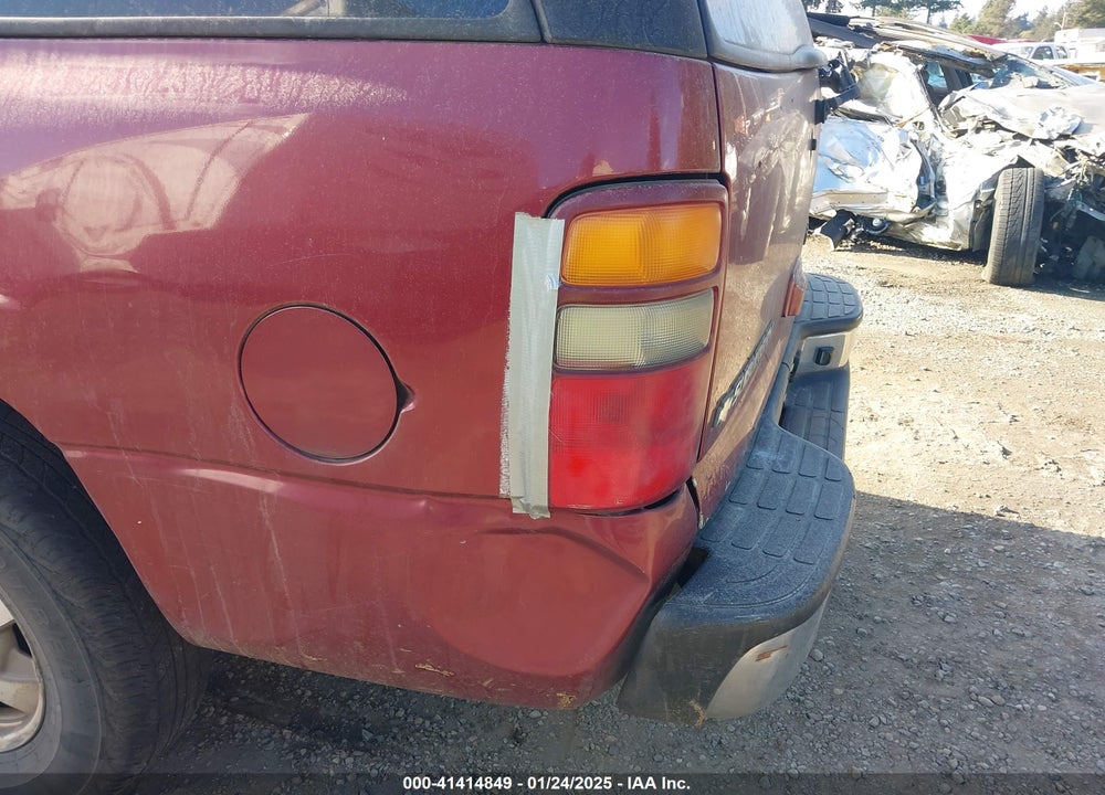 2003 CHEVROLET SUBURBAN 1500 LT VIN: 1GNEC16Z53J118544
