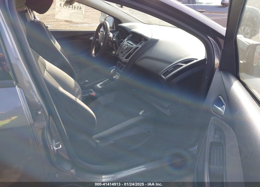 2014 FORD FOCUS VIN: 1FADP3K2XEL233909