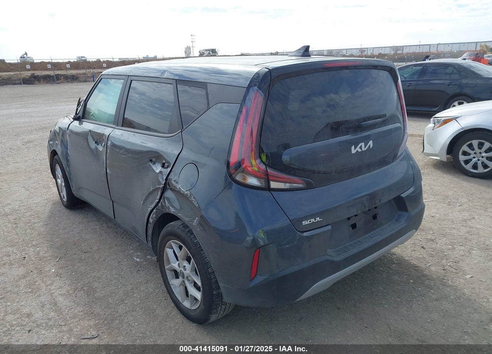 2023 KIA SOUL VIN: KNDJ23AU2P7199135