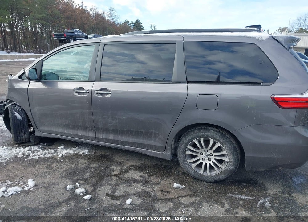 2018 TOYOTA SIENNA XLE 8 PASSENGER VIN: 5TDYZ3DC1JS917509