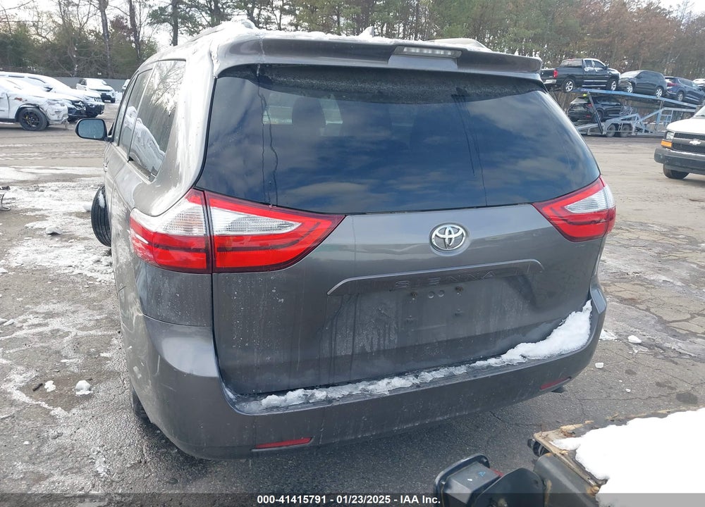 2018 TOYOTA SIENNA XLE 8 PASSENGER VIN: 5TDYZ3DC1JS917509