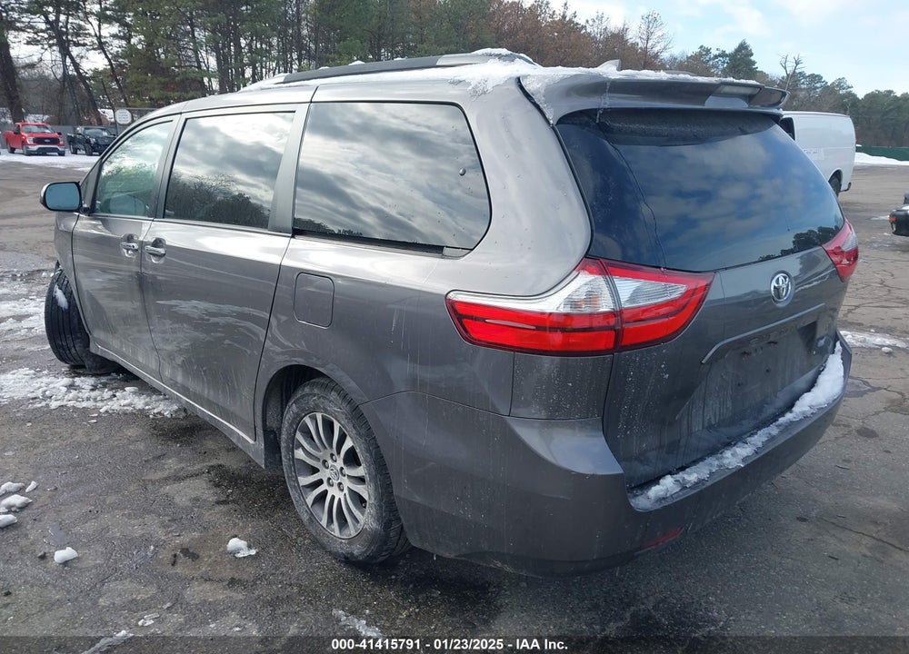 2018 TOYOTA SIENNA XLE 8 PASSENGER VIN: 5TDYZ3DC1JS917509