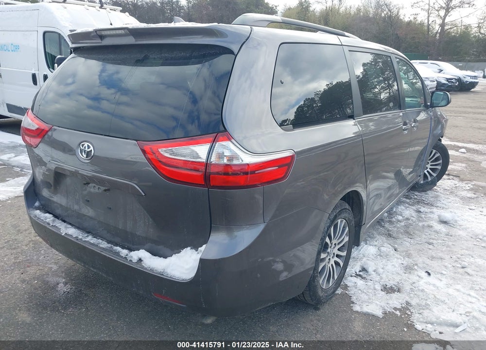 2018 TOYOTA SIENNA XLE 8 PASSENGER VIN: 5TDYZ3DC1JS917509
