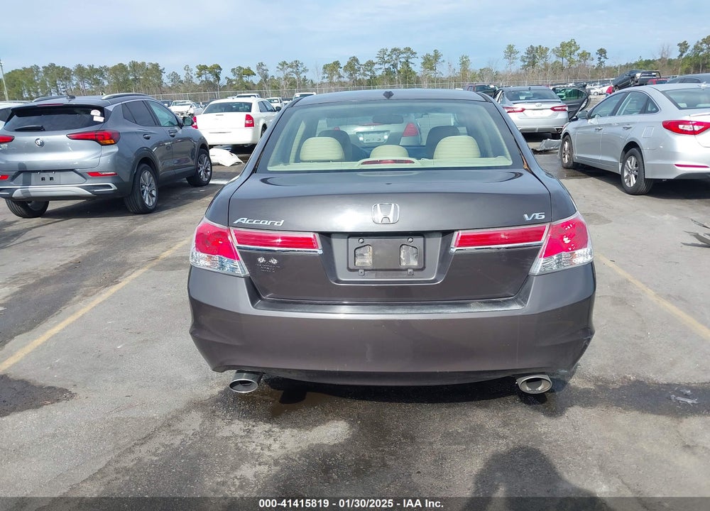 2011 HONDA ACCORD VIN: 1HGCP3F83BA023343