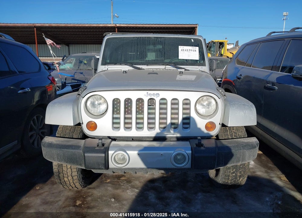 2008 JEEP WRANGLER SAHARA VIN: 1J4FA541X8L552617