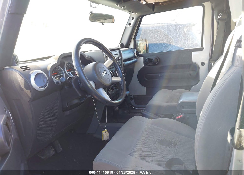 2008 JEEP WRANGLER SAHARA VIN: 1J4FA541X8L552617
