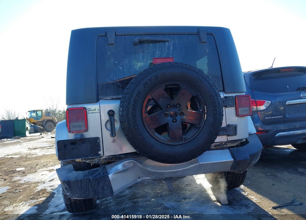 2008 JEEP WRANGLER SAHARA VIN: 1J4FA541X8L552617