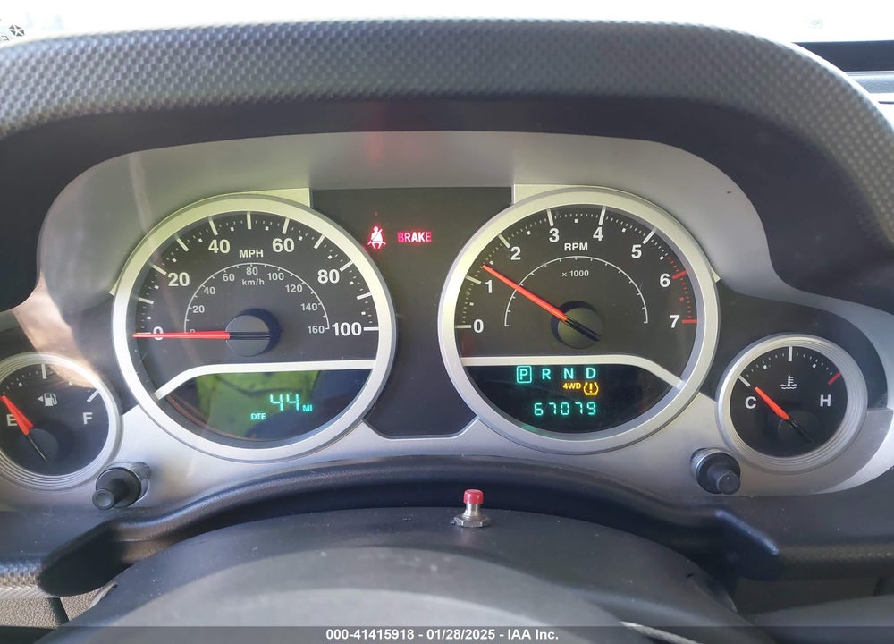 2008 JEEP WRANGLER SAHARA VIN: 1J4FA541X8L552617