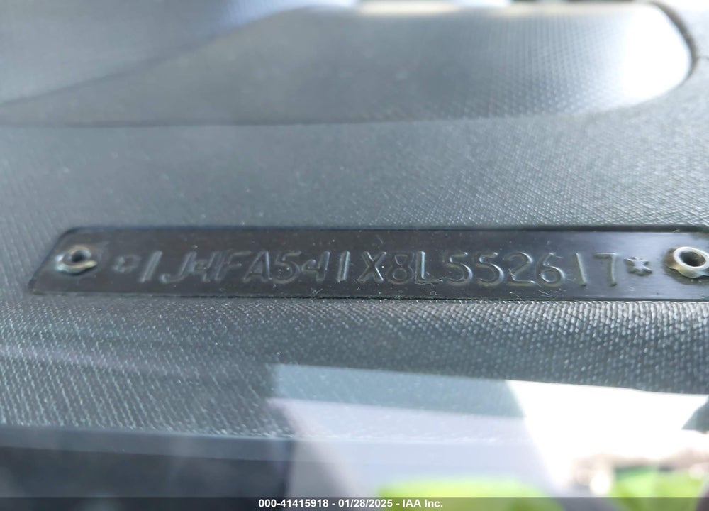 2008 JEEP WRANGLER SAHARA VIN: 1J4FA541X8L552617