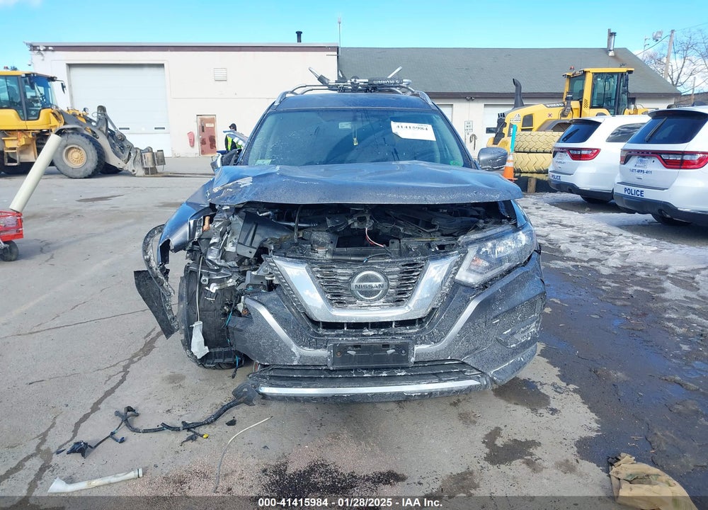 2018 NISSAN ROGUE SV VIN: KNMAT2MV7JP622388