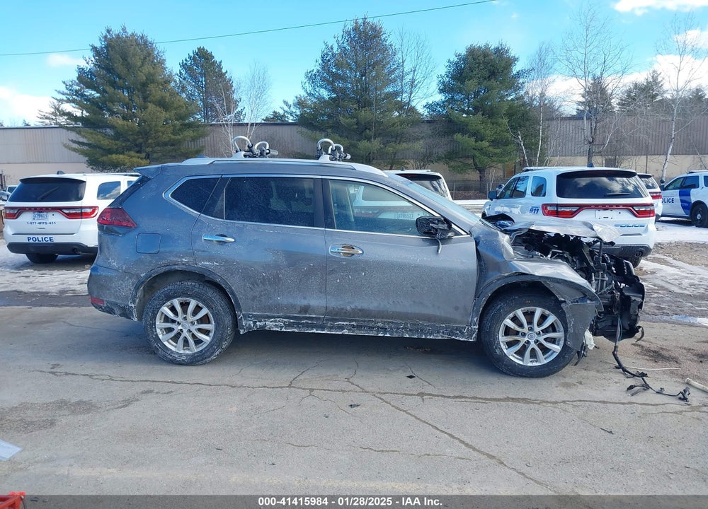 2018 NISSAN ROGUE SV VIN: KNMAT2MV7JP622388