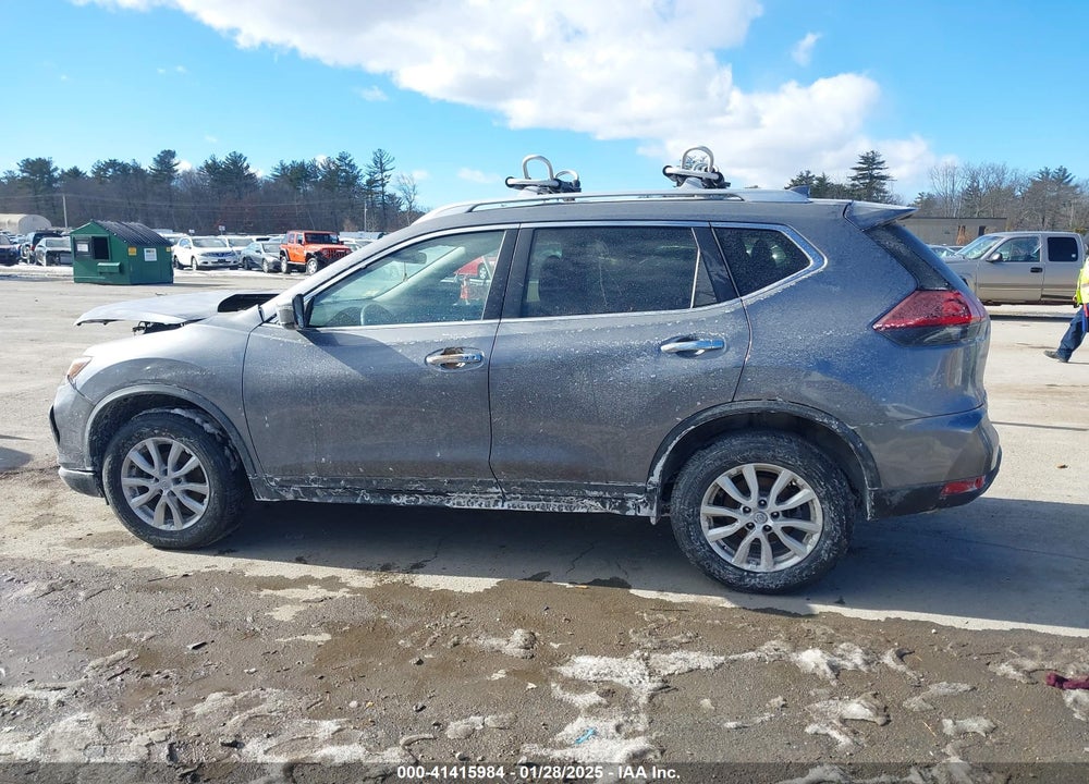 2018 NISSAN ROGUE SV VIN: KNMAT2MV7JP622388