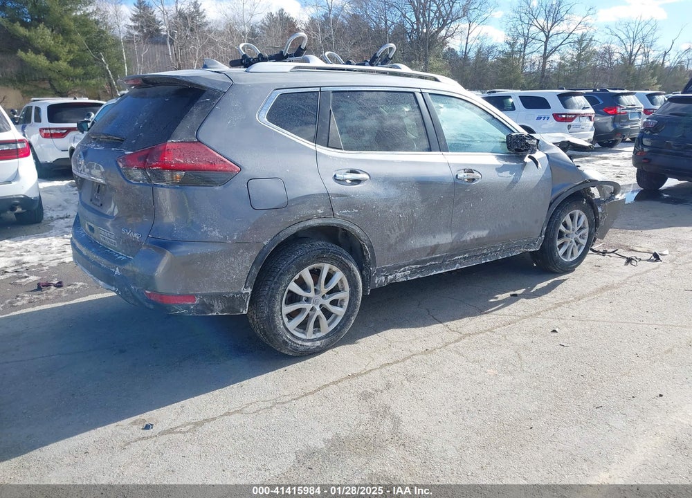2018 NISSAN ROGUE SV VIN: KNMAT2MV7JP622388