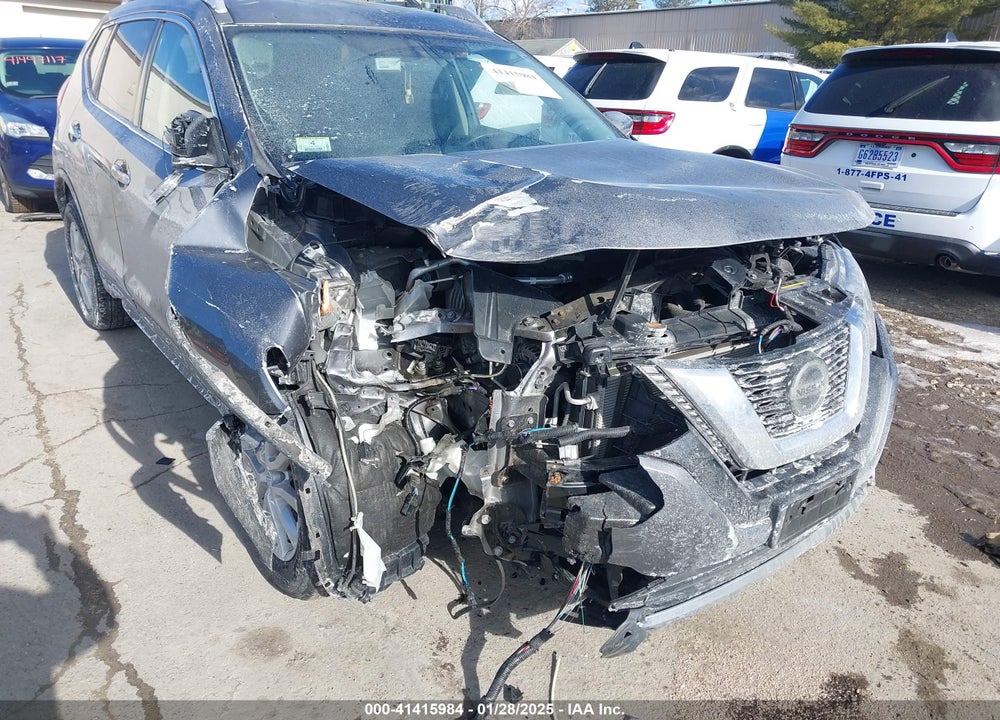 2018 NISSAN ROGUE SV VIN: KNMAT2MV7JP622388