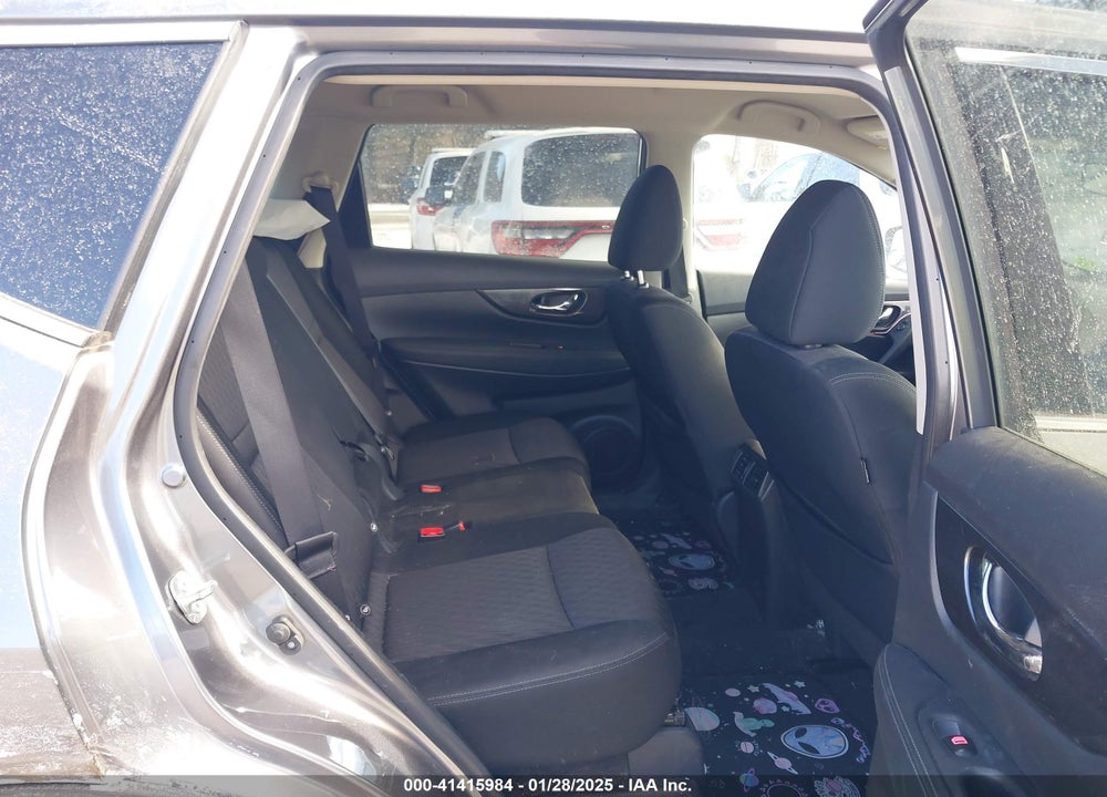 2018 NISSAN ROGUE SV VIN: KNMAT2MV7JP622388