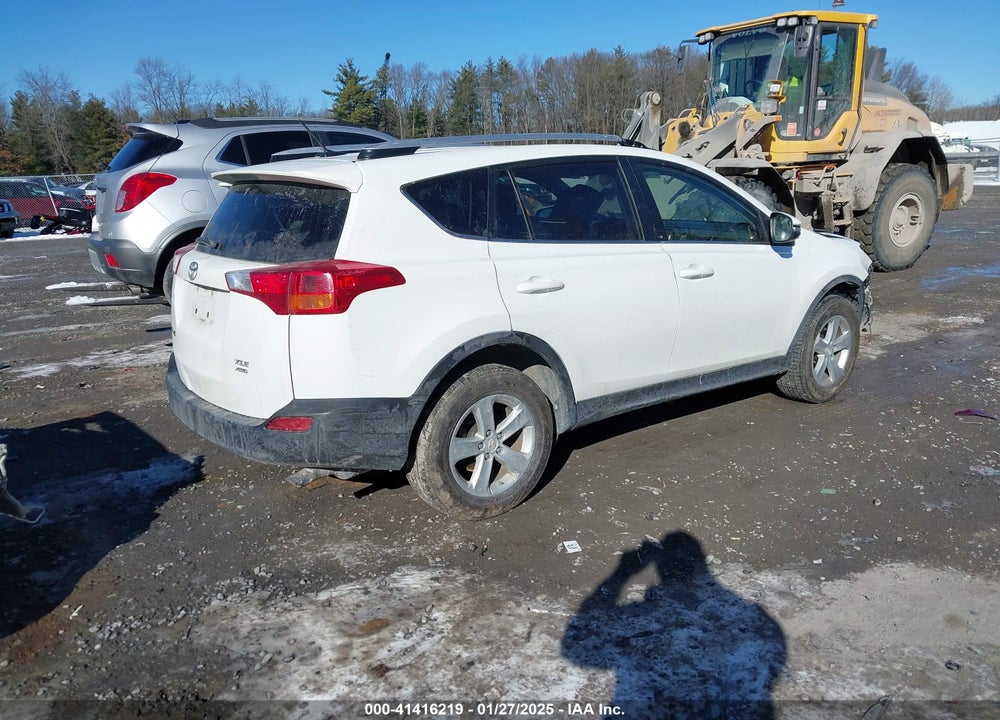 2014 TOYOTA RAV4 XLE VIN: JTMRFREVXED093009