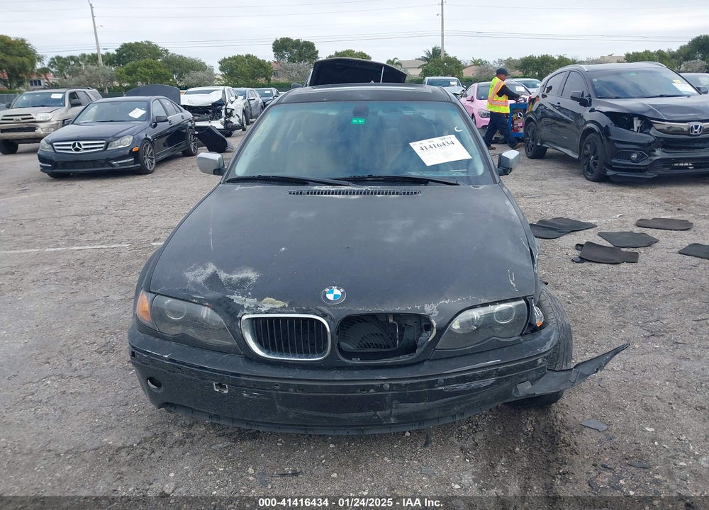 2004 BMW 325I VIN: WBAEV33454KR32189