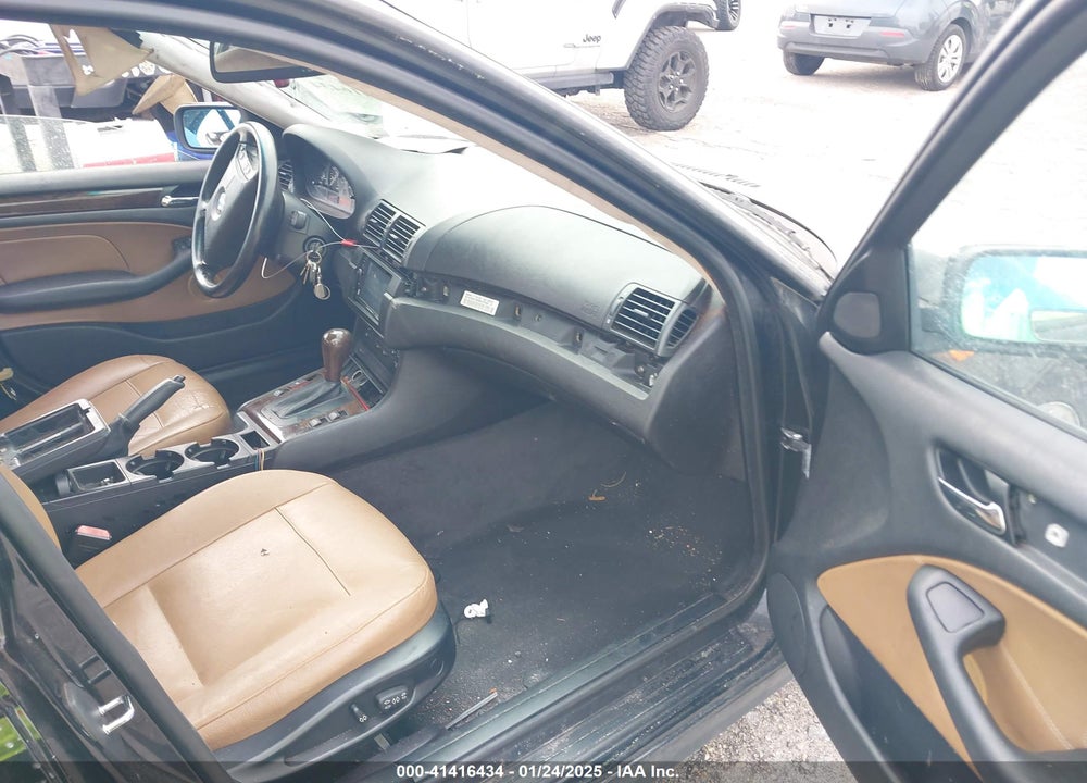 2004 BMW 325I VIN: WBAEV33454KR32189