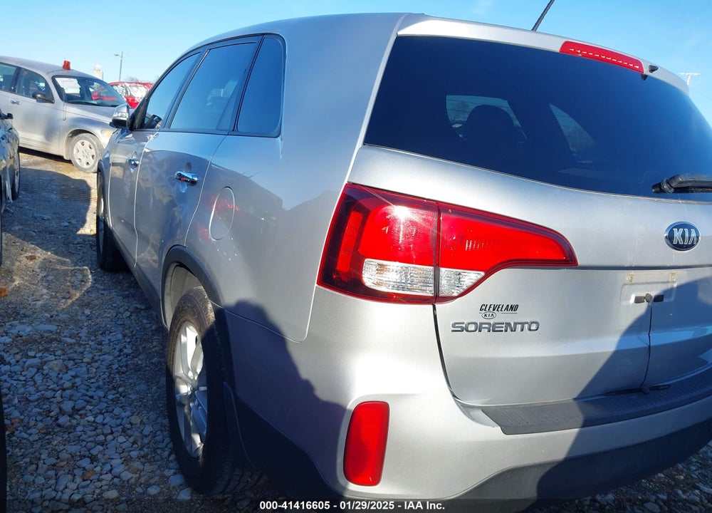 2015 KIA SORENTO LX VIN: 5XYKT3A65FG564606