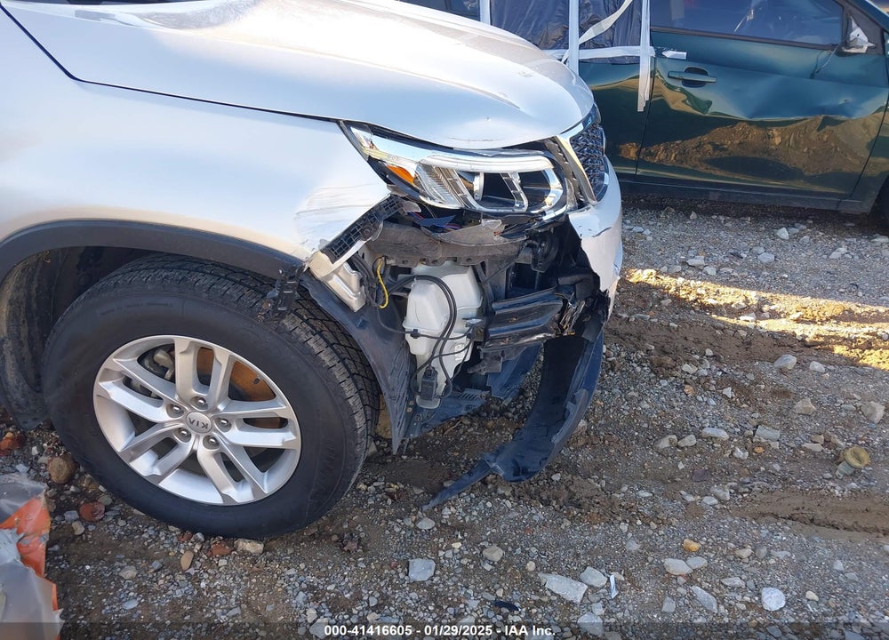 2015 KIA SORENTO LX VIN: 5XYKT3A65FG564606