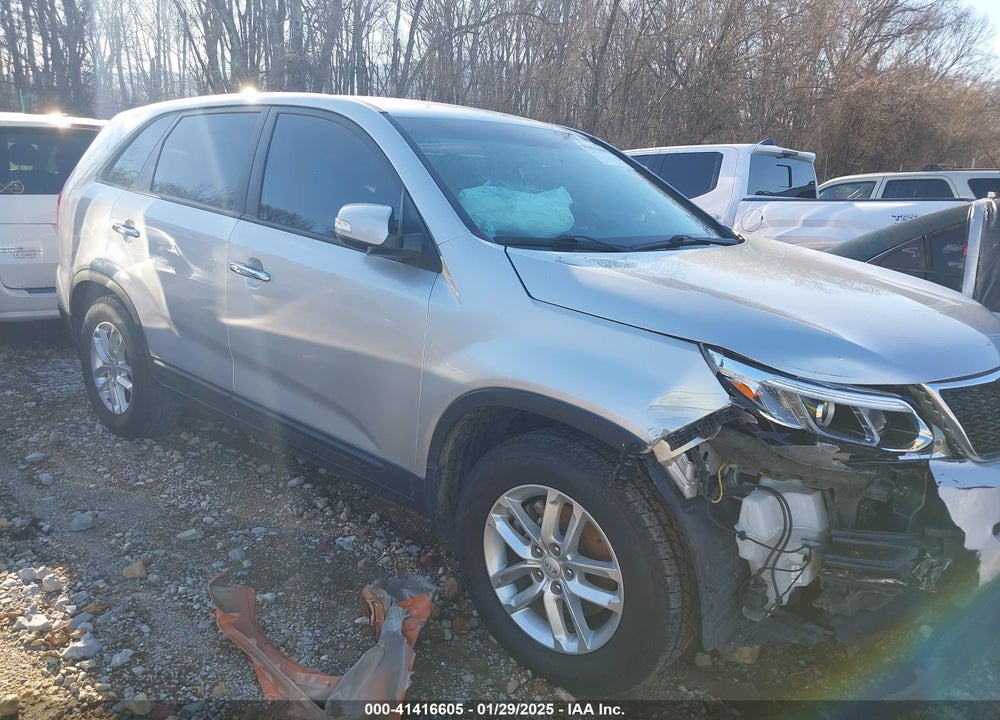 2015 KIA SORENTO LX VIN: 5XYKT3A65FG564606