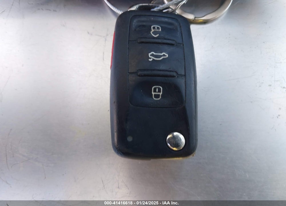 2012 VOLKSWAGEN JETTA 2.5L SE VIN: 3VWDP7AJXCM328859