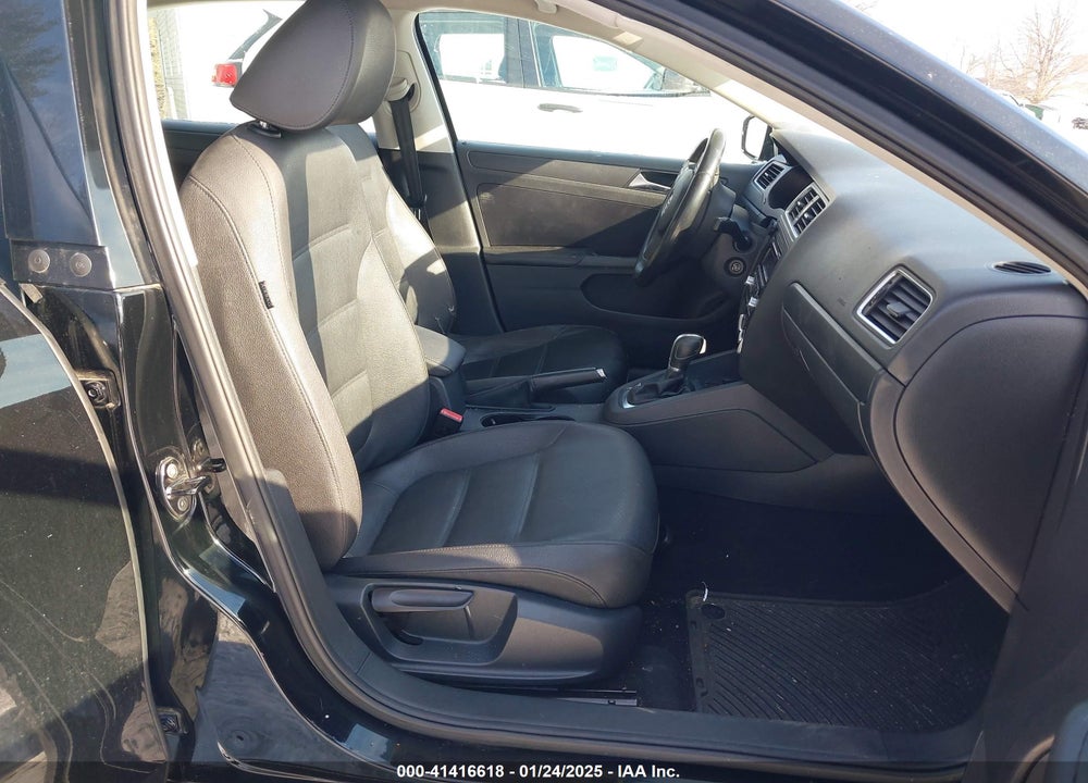 2012 VOLKSWAGEN JETTA 2.5L SE VIN: 3VWDP7AJXCM328859
