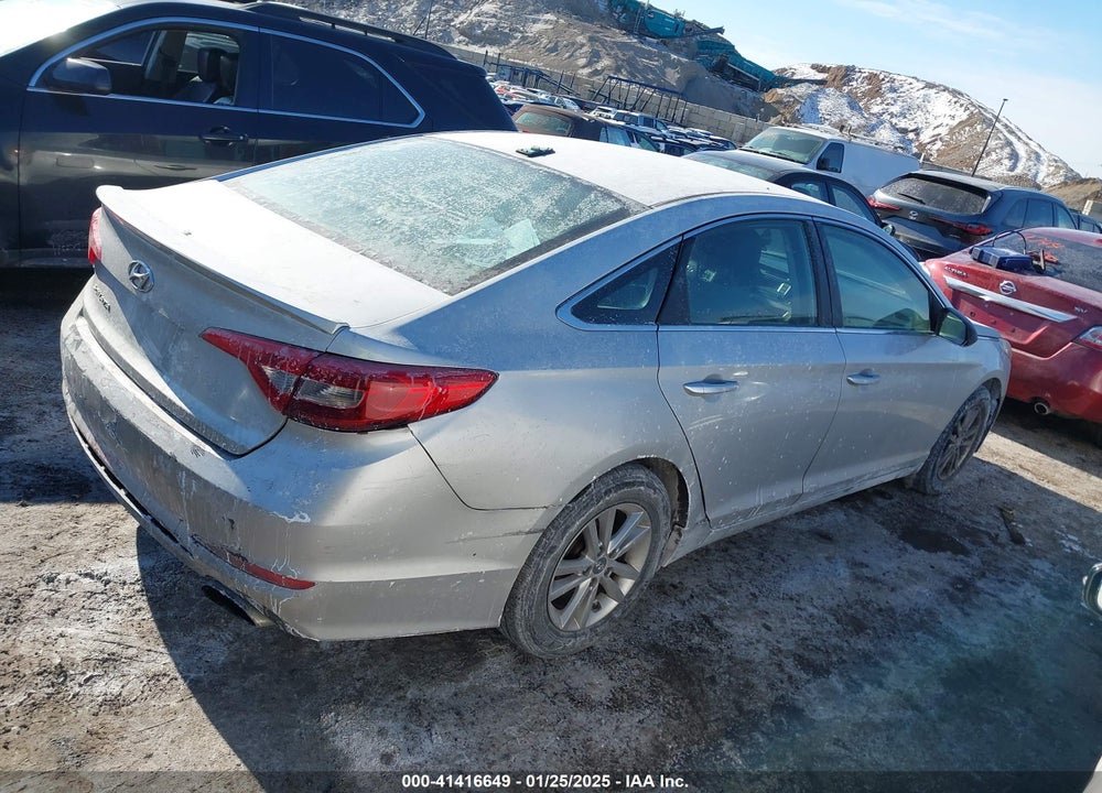 2015 HYUNDAI SONATA VIN: 5NPE24AF2FH025083