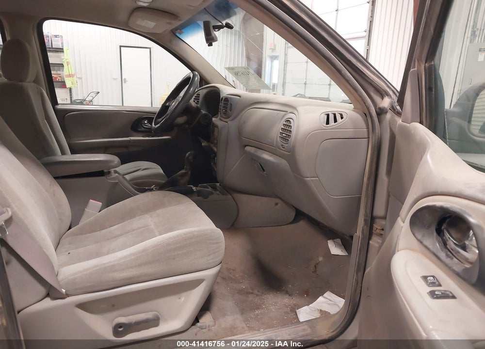 2005 CHEVROLET TRAILBLAZER LS VIN: 1GNDT13S252276498