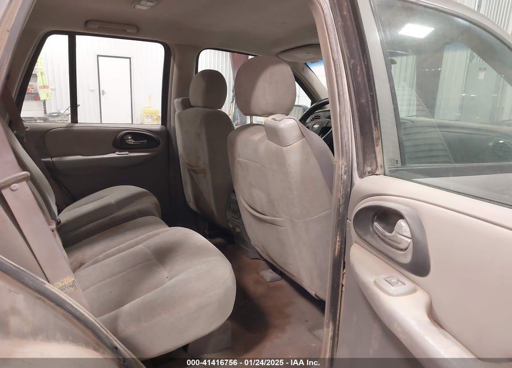 2005 CHEVROLET TRAILBLAZER LS VIN: 1GNDT13S252276498