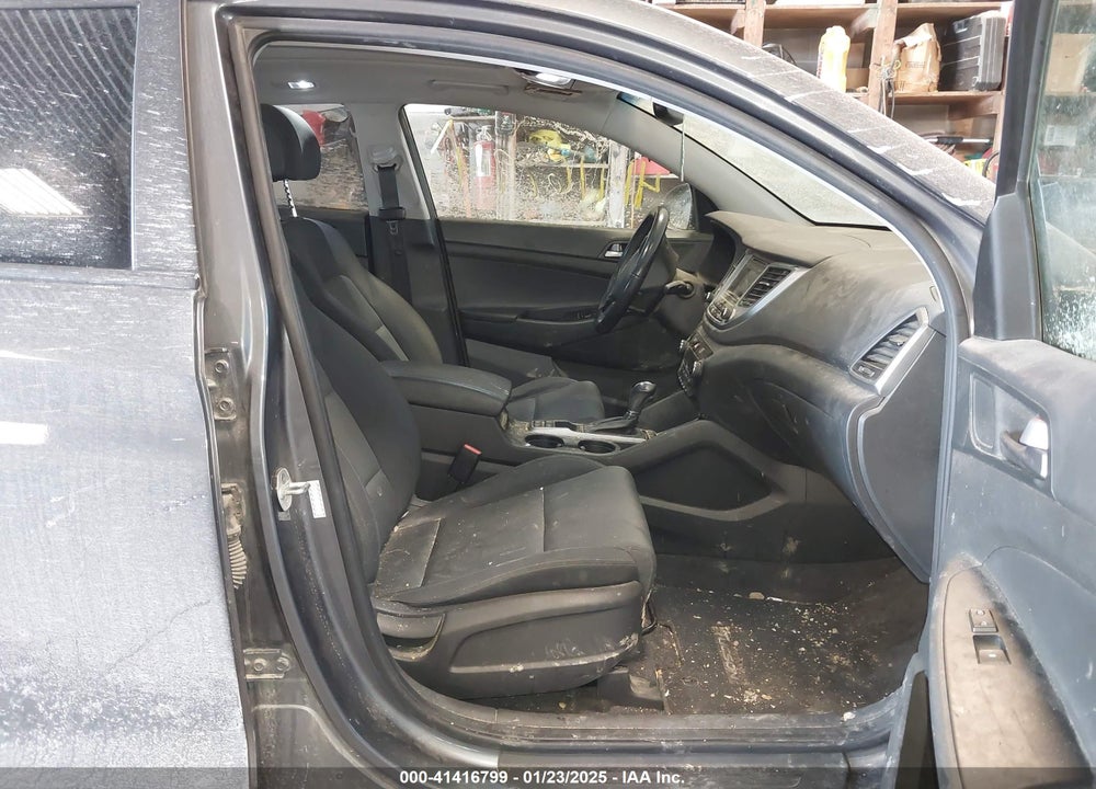 2017 HYUNDAI TUCSON VALUE VIN: KM8J3CA25HU555880
