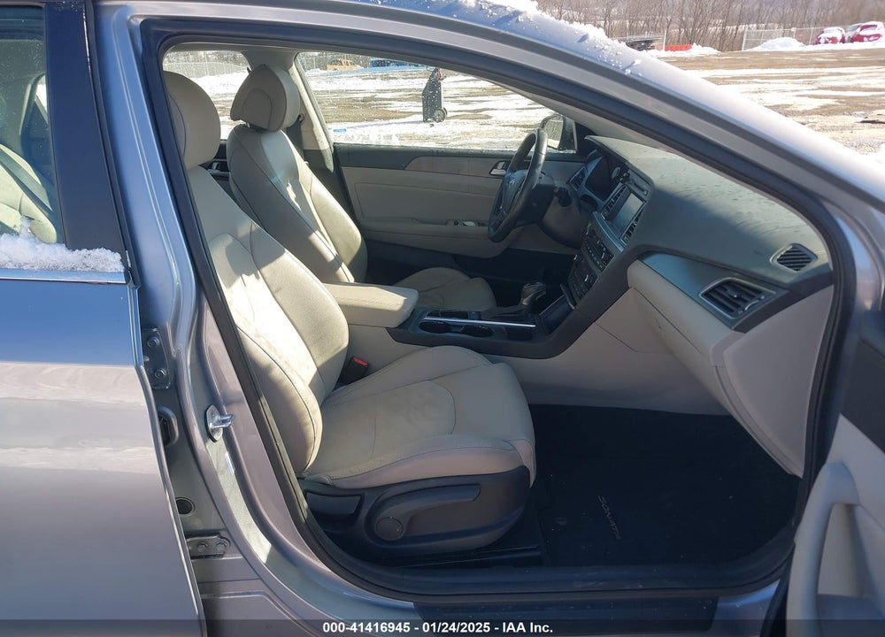 2016 HYUNDAI SONATA VIN: 5NPE34AF0GH325395