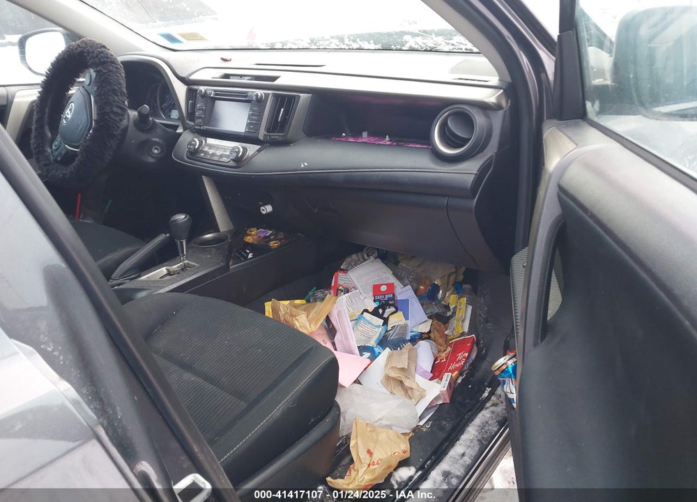 2015 TOYOTA RAV4 XLE VIN: 2T3RFREV8FW324607