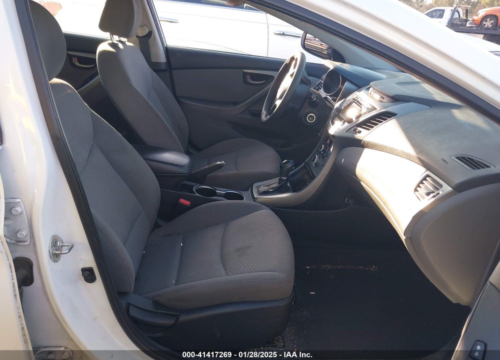 2016 HYUNDAI ELANTRA VIN: 5NPDH4AE2GH743946