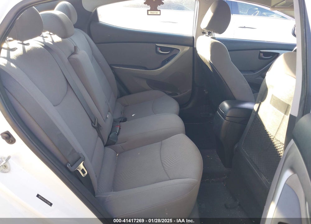 2016 HYUNDAI ELANTRA VIN: 5NPDH4AE2GH743946