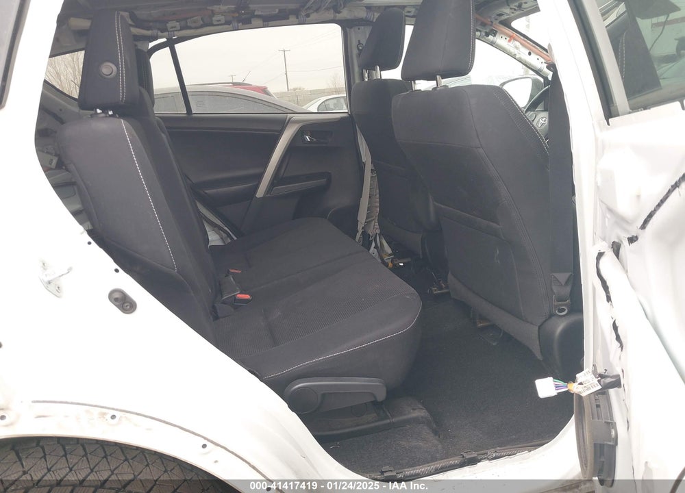 2018 TOYOTA RAV4 ADVENTURE/XLE VIN: 2T3WFREV5JW468630